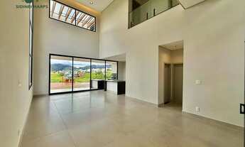 Imagem 2: Locação e Venda! Casa Nova com elevador no Condomínio Vale das Águas!