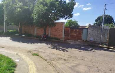 Imagem: Vendo lote com contrução antiga