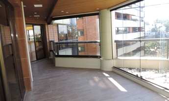 Imagem 7: Apto em rua fechada no Panamby com 4 suítes, 4 vagas, varanda com churrasqueira, excelente