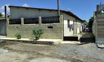 Imagem 2: Casa com piscina em pontas de pedra