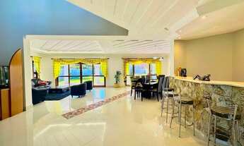 Imagem 3: Casa à venda com 5 suítes - Piscina e churrasqueira - Condomínio com segurança e lazer - J