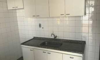 Imagem 5: Casa com oito garagens, com dois quartos, cozinha, banqueiro. Bom para moradia e escritóri