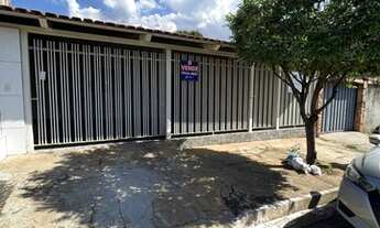 Imagem 2: Casa para venda tem 185 metros quadrados com 3 quartos em Jardim Guanabara II - Goiânia