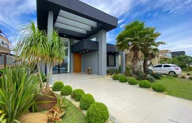 Imagem 2: Uma charmosa casa térrea beira lago!