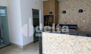 Imagem 2: Casa residencial com 3 suítes disponível para locação no bairro Alto Umuarama em Uberlândi