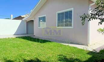 Imagem: Casa térrea com 3 quartos e amplo terreno