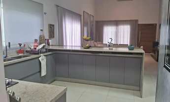 Imagem 6: Casa dos Seus Sonhos no Jardim Carolina com Piscina, Automação e Muito Espaço