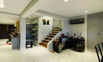 Imagem 3: Casa de Alto Padrão em Alphaville com 3 Suítes, Piscina e Hidromassagem