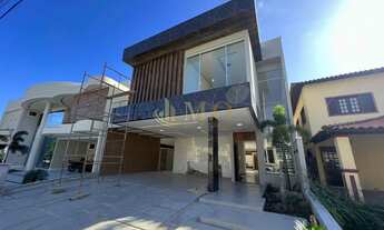 Imagem 2: Luxuosa casa de alto padrão com 280m² e 4 suítes + Closet no Condomínio Jardins da Serra