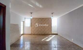 Imagem 3: Casa de alto padrão, com piscina e churrasqueira, 200m² de área construída, próxima ao cen