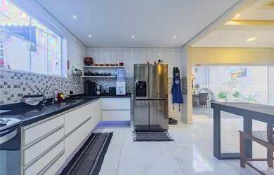 Imagem 2: Sobrado em São Vicente - Esplanada dos Barreiros para vender - 4 dormitórios -na quadra d