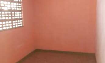 Imagem 2: Casa, Santa Mônica, 2/4 grandes, frente de rua, perto de ponto