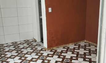 Imagem 2: Alugo kitnet atrás viashopping