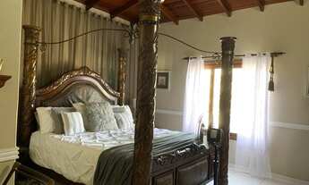 Imagem 3: Sobrado com Piscina e Quintal Amplo