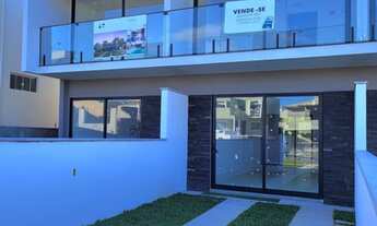 Imagem 2: Excelente sobrado à venda na Praia dos Ingleses, em Florianópolis.<br><br>Loca