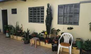 Imagem 2: Casa 2 quartos - Cei. Centro - Garagem - Portão eletrônico