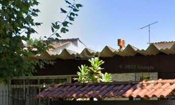 Imagem 2: Casa de três dormitórios, suíte e quatro vagas de garagem junto ao shoping Iguatemi, no ba