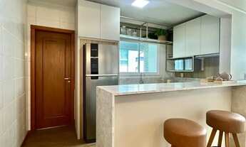 Imagem 7: Junto a Praça! 03 quartos com 148m², mobiliado e decorado!