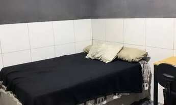 Imagem: Quarto mobiliado com banheiro em pensionato