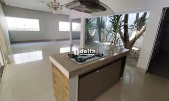 Imagem 6: Casa residencial com 3 suites disponível para locação no bairro Jardim Karaíba em Uberlând