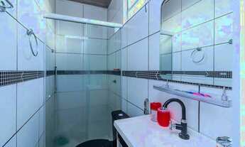 Imagem 4: Casa de 02 pavimentos 3 quartos (2 suítes) banheiro social garagem e Área de Lazer