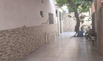 Imagem 3: Casa Ampla de Dois Pavimentos com Varanda e Terraço - Localização Privilegiada!