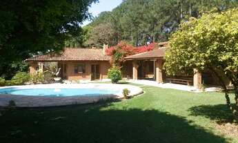 Imagem 2: Chácara de Luxo em Condomínio: 3 Quartos, 1 Suíte, 2 Salas, 2 Banheiros, 3 Vagas de Garage