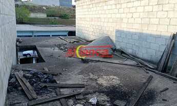 Imagem 4: Terreno ideal para ponto comercial ,com salão construído, ótima localização