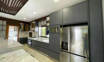 Imagem 7: Casa Térrea à venda possui 230 m² com 3 suítes, escritório, piscina aquecida