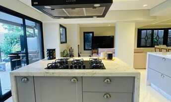 Imagem 7: Casa de Alto Padrão em Alphaville com 3 Suítes, Piscina e Hidromassagem