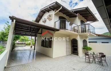 Imagem: Sobrado em Rua Giesta - Morrinhos - Bombinhas/SC