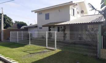 Imagem 2: Sobrado para venda tem 183 metros quadrados com 4 quartos em Daniela - Florianópolis - SC