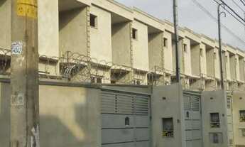 Imagem 2: Sobrado Geminado para Venda em São Paulo, Itaquera, 3 dormitórios, 1 suíte, 3 banheiros, 5