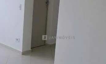 Imagem 2: Apartamento com 2 dormitórios, sala ampla para 2 ambientes, 1 banheiro, 1 vaga de garagem