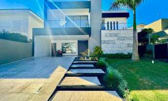 Imagem 3: ALTO PADRÃO - Casa de luxo com 4 suítes - Piscina, sauna e churrasqueira - Condomínio com