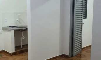 Imagem 5: ALUGA-SE BARRACO FUNDO COM LAGE E TODO NA CERAMICA