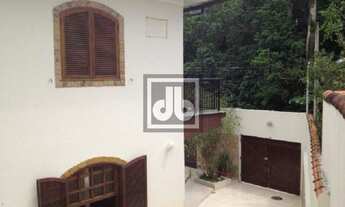 Imagem: Casa Duplex - Barra da Tijuca - Rua residencial