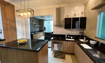 Imagem 5: VENDO LINDA CASA NO JARDIM ESPANHA 5/4 com suíte 4 vagas aceita financiamento!