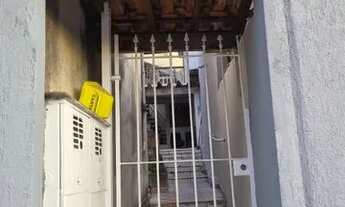 Imagem 3: Casa com 1 quarto , parte superior com escadas