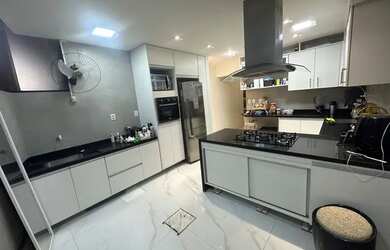 Imagem 5: Casa triplex em condomínio em Jardim Camburi