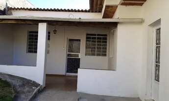 Imagem 2: Aluga casa de 2 quartos varanda garagem e quintal