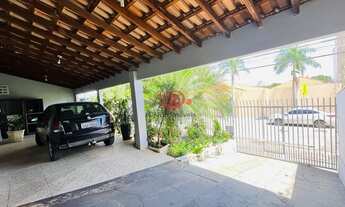 Imagem: Casa na avenida principal do bairro Santa