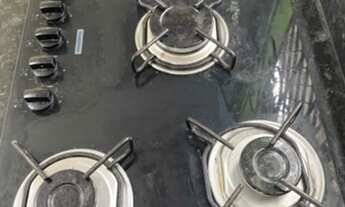 Imagem 6: NÃO Paga LUZ,ÁGUA. Casa PEQUENA de 1 QUARTO. Vem com SPLIT .Perto da Sede do Governo