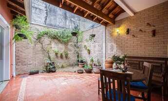 Imagem 5: Casa com 3 dormitórios à venda na Rua Padre Arnaldo Pereira com 4 dormitórios 2 Suites e