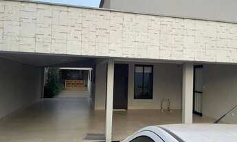 Imagem: Casa de alto padrão ao lado da faculdade