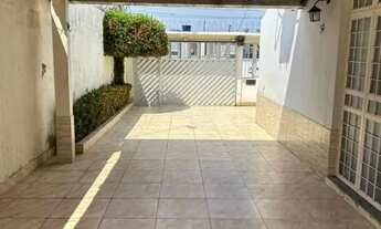 Imagem 2: Deslumbrante Casa 450m² c/ 3 Suítes Ármarios e Climatizado no Águas Claras 2