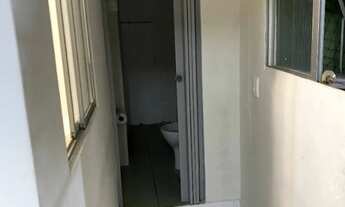 Imagem 3: ALUGO kitnet em casa amarela