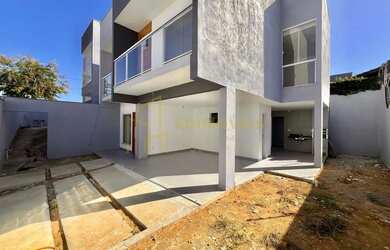 Imagem 2: Morada de Laranjeiras: Casa Duplex com Espaço Gourmet e Varanda na Suíte!