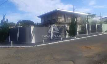 Imagem 3: Sobrado de Luxo com Piscina e Jardim