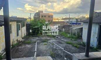 Imagem 2: Excelente Oportunidade: Lote com Construção Antiga de 360m² - Localização Privilegiada do